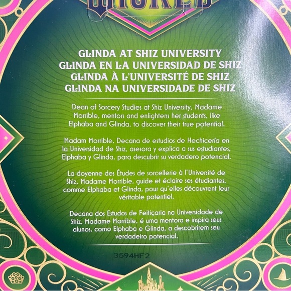 Wicked Glinda At Shiz University Fashion Doll with Fashions & Accessories NWT - Picture 4 of 9
